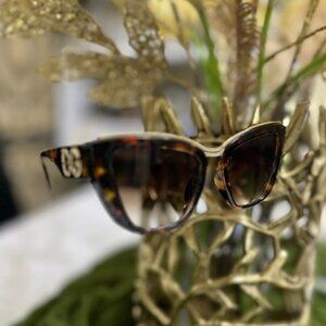 Women’s Cat Eye Sunglasses Tortoise Brown Gold Detail Gradient Lenses Chic